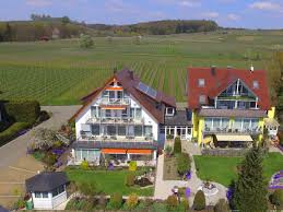 Seeblick, mehrere schlafzimmer und eine gute ausstattung machen viele ferienhäuser am bodensee aus. Ferienwohnung Haus Melanie Hagnau Am Bodensee Firma Haus Melanie Frau Melanie Schuler