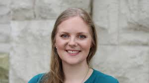 Lisa Pilkington's Instagram, Twitter & Facebook