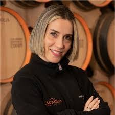 Elena Raya's Instagram, Twitter & Facebook