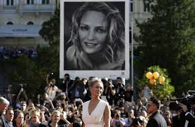 Mezinárodní filmový festival karlovy vary 2021. The Karlovy Vary Film Festival Hollywood Stars World Premieres And Luxury Robes Luxury Prague Life
