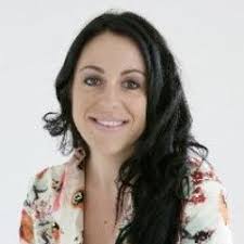 Rochelle Weir's Instagram, Twitter & Facebook