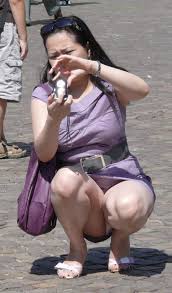 Squatting upskirt legs : rLegsSFW