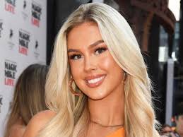 Ellie Jackson's Instagram, Twitter & Facebook