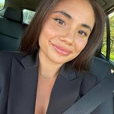 Avery Cotter's Instagram, Twitter & Facebook