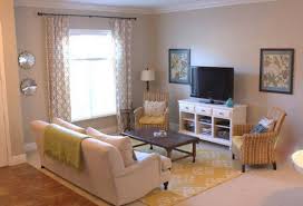 15 Amazing Furniture Layout Ideas To Arrange Your Family Room Https Www Fu Living Room Furniture Layout Small Living Room Layout Family Room Furniture Layout