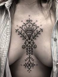 50 Best Chest Tattoos For Women Em 2020 Tattoo Ornamentais Tatoo Tatuagem