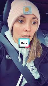 Crystal Seeger's Instagram, Twitter & Facebook