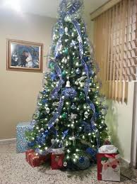 Christmas Tree Decorated With Ribbons Christmas Tree With Blue Ribbon Dec Elegant Christmas Tree Decorations Holiday Christmas Tree Elegant Christmas Trees