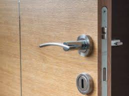 Et Si Vous Investissiez Dans Une Porte Connectee Poignee De Porte Salle De Bain Rangement Papier