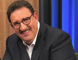 Após entrevista, ratinho contraria bolsonaro e emite opinião inesperada. Ratinho Publica Foto Antiga Magro Esbelto E Sem Bigode E E Comparado A Stallone Jovem Pan