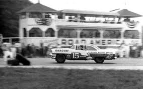 Nascar cup cars have fuel tanks that hold approximately 18.5 gallons. Rex White 90 Remembers First Nascar Race At Road America In 1956