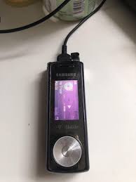 Samsung F210 lipstick phone in London ...