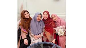 Dan admin yakin kamu salah satunya. 7 Potret Kompak Ria Ricis Dan Kedua Kakaknya Yang Jarang Tersorot Hot Liputan6 Com