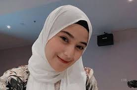 Selain itu ia juga menyinggung mengenai beranjak pergi. Viral Kasus Tipu Yang Seret Nadya Mustika Rahayu Ini Kronologi