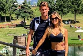 Fecha de nacimiento el defensa italiano de la juventus daniele rugani, primer futbolista de élite en haber dado positivo por coronavirus, aseguró este lunes que va bien y espera. Michela Persico Addosso Solo Il Micro Le Forme Si Ribellano Tuttivip