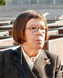 Linda hunt family, childhood, life achievements, facts, wiki and bio of 2017. Linda Hunt Ncis Los Angeles Cast Member