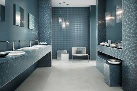 Die wasserundurchlässigen beläge sind ideal für feuchträume und in vielen durch die dichte sinterung ist die wasseraufnahmefähigkeit von steinzeug sehr gering. Badezimmer Blau Grau