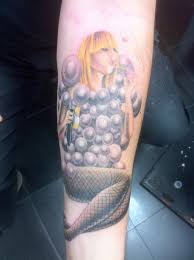 Lady gaga has a large tattoo of roses that sprawls from her lower back to the left side of her waist. 20 Awesome Lady Gaga Tattoo Designs Slodive