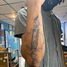 Pin By Isaac Urbano On Tattoos Tattoo Studio Art Tattoo Piercing Tattoo