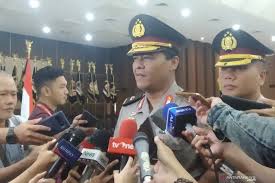 Istri harun masiku, h, mengatakan dirinya terakhir kali berkomunikasi dengan suaminya pada selasa 7 januari 2020 tengah malam lalu. Polri Pastikan Harun Masiku Tidak Di Rumah Istrinya