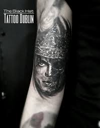Black And Grey Realism Tattoo Artists Scotland Blackhatsergy Realistic Michaeljackson Kingofpop Crown Skull Blackandgray Tattoo Arm Tattoidea Bestink Artist Tattoo Dublin Tattoos Portrait Tattoo
