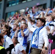 Finnland verteidigt höchst engagiert gegen individuell um längen besser besetzte belgier und lässt dabei jegliche angriffsversuche vermissen. Em 2021 Der Gansehaut Moment Als Die Fans Erfahren Dass Eriksen Lebt Welt