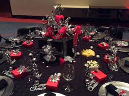 Black And White Table Decorations Black And Red Christmas Tablescape Google Search Christmas Table Decorations Black White Table Decorations White Table Decorations