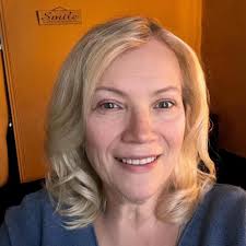 What cities in Finland are recommended for living and how is the English  usage rate?