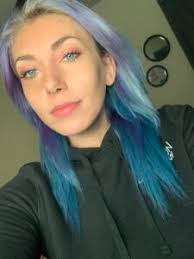 Absolutely dying to dye her hair