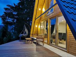 Povesti bune se spun si astazi, in plina modernitate si avans tehnologic, iar in romania, ca in orice alta tara, exista, desigur, si optiuni cu tu ai vizitat vreun loc din topul nostru de vacante de vis? Aici E Raiul Pe PÄmant Top 7 Pensiuni De Poveste Pentru Un CrÄciun Magic In Romania