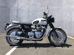 A Closer Look At The 2001 Triumph Bonneville Triumph Bonneville Triumph Used Bikes