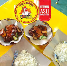 Malahan, ia tidak tahu dan tidak mengenal sistem waralaba awalnya. Ayam Gepuk Pak Gembus Jogjakarta Food Delivery Vmo