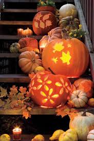 Deko Mit Kurbissen Im Herbst Uber 15 Dekoideen Fur Haus Und Garten Kurbis Schnitzen Herbst Halloween Kurbis Vorlagen Und Kurbisschnitzereien
