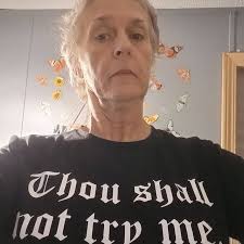 Julia Sharp (@sharp.julia) • Threads, Say more