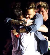 All moments of louis and liam (only) at the x factor (judges' house) subscribe if you want more.#xfactor #judgeshouses #louisxfactor. Louis Tomlinson And Liam Payne Hug One Direction Louis One Direction Pictures One Direction Photos