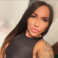 Morning Des Bellamy-Wright. Could we please book a table for tonight for us  four ladies from Birmingham. Thanking you. X