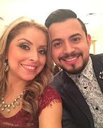 Feliz 15 Aniversario de Bodas al hombre que me robó el corazón y continúa  guardándolo hasta este día ❤️💍👰🏼‍♀️!!! Eres el mejor compañero y le pido  a Dios que Él siga al