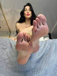 TW Pornstars - 3 pic. Liza”Saint”Virgin. Twitter. Sweet #feet 🥰 #toes  #milf @stupidloserfuck @BeaverRT. 10:04 AM - 25 Oct 2022