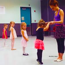 Hilly Hindi Daily Toddler Dance Toddler Dance Classes Teaching Toddlers