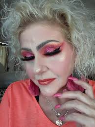 Tis the szn for a NEW @fentybeauty Glossy Posse 💋 ​ ​ Meet the holiday  clique that'll keep your lips lookin' lit 👯‍♀️ Your fave gloss crew is  back 👉🏽👉🏿👉🏻 Glossy Posse