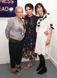 Davinia's company has worked all over the world and is based in the uk. Davinia Taylor Pearl Lowe And Sadie Frost Enjoy A Mini Primrose Hill Set Reunion Daily Mail Online