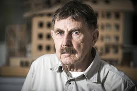 Jsem na tom fakt špatně. Chci alespoň kompenzaci na nájem ateliéru, řekl  autor Tančícího domu