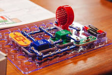 CLASS FULL ! Junior Electricians: Snap Circuits