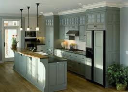 These Look Like 9 Foot Ceilings To Me I Like The Cabinet Heights And Crown Molding Colonial Kitchen Kitchen Cabinet Crown Molding House Design Kitchen