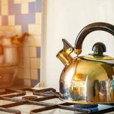 やかんの掃除はクエン酸と重曹の二刀流でスッキリピカピカに 暮らしの知識 オリーブオイルをひとまわし 掃除 やかん クエン酸