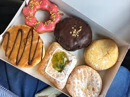 Selain merumahkan pekerja, dunkin' donuts juga memangkas gaji karyawan dan belum bisa bayar thr karyawan. Part Time Dunkin Donuts Bandung Ismedia