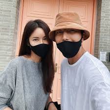 그녀의 남편 될 사람은 전처를 몇이나 죽였다는 잔악한 노인. ê¹€ì¤€í¬ ì—°í•˜ ë‚¨íŽ¸ê³¼ ë‹¤ì • ì…€ì¹´ ìš°ë¦¬ ì—¬ë³´ ì•„ì´ëŒ ê°™ë„¤ ìŠ¤íƒ€íˆ¬ë°ì´