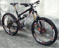 表参道を歩いているとカッコいいマウンテンバイクサンタクルズを発見 欲しいんだよなこのメーカーのマウンテンバイク フレームも車高がちょっと低めなので乗りやすいんですよね でも高い値段なのでボーナスでたら検討してみよう ˊᗜˋ و マウンテンバイク 自転車 車