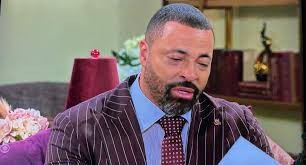 New Ted's suit is suiting! 😍 I love him in this role. I still can't  believe I'm watching "the stories" again and enjoying it! On a sidenote,  Bill got rid of that