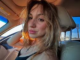 Hanna Watson's Instagram, Twitter & Facebook